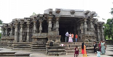 10 Famous Art and Crafts from Telangana