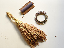 Kanupriya ꙰ Handmade Bharwadi Kadaa ( Jhali Kada )