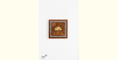 Decor The Wall | Lotus Composition In A Wooden Block