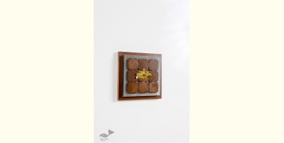 Decor The Wall | Lotus Composition In A Wooden Block