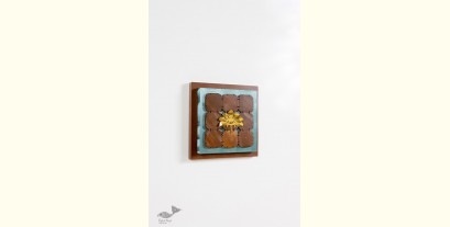 Decor The Wall | Lotus Composition In A Wooden Block