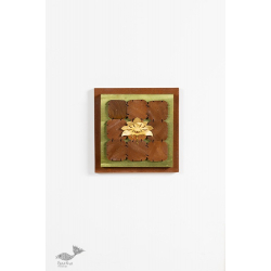 Decor The Wall | Lotus Composition In A Wooden Block