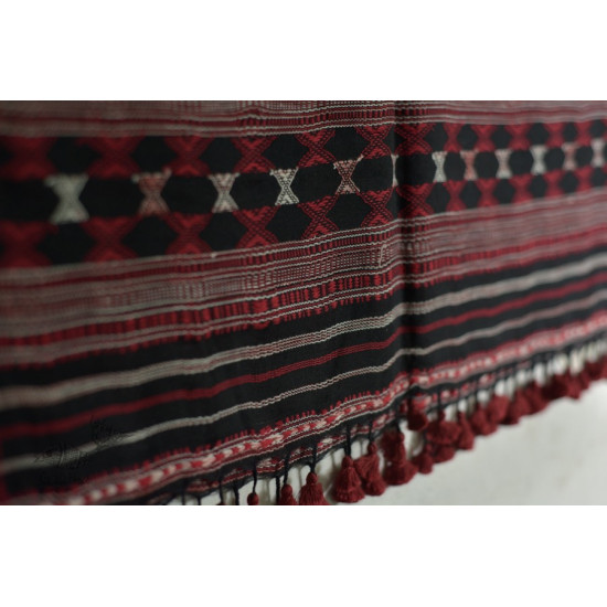 Handwoven kala cotton bhujodi weaving stoles from kutch