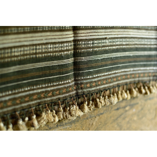 Handwoven kala cotton bhujodi weaving stoles from kutch