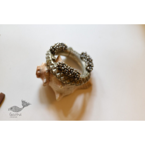 shop Handmade Vintage Jewelry