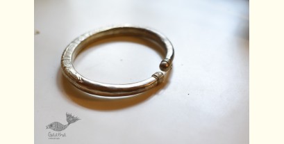 Kanupriya | White Metal Vintage Jewelry - Hansli / Necklace