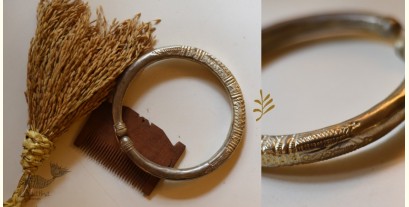 Kanupriya | White Metal Vintage Jewelry - Hansli / Necklace
