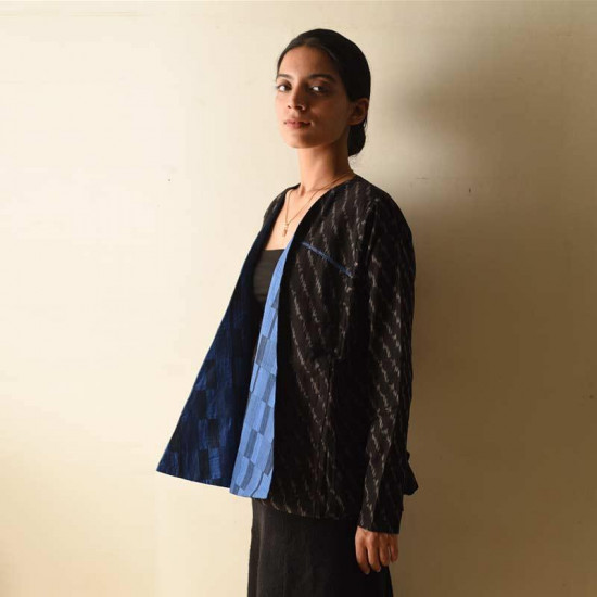 Cotton reversible Shrug in Black & Blue colour