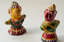 Jau Kandhei - Lacquer Doll (Set of Two) - E