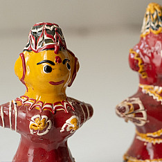 Jau Kandhei - Lacquer Red Doll (Set of Two)