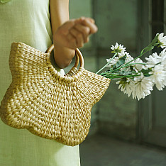 Roots & Reeds | Handcrafted Water Reed ~ Handbag - The Poppy