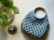 Thread Of Love | Knotted Macrame Bag With Wooden Handles 