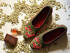 Petal & Sole| Hand Embroidery - Green Shoe