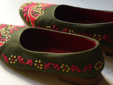 Petal & Sole| Hand Embroidery - Green Shoe