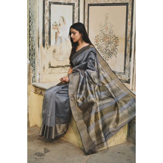 shop handloom maheshwari saree - grey