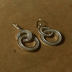 Shashi | Filigree Silver Earring - Overlap Round Rings