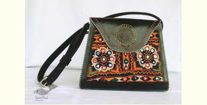 Be Nomadic | Kutchi Leather Handbag With Rabari Embroidery - 5
