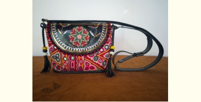 Tunes From the Duens ⌘ Leather Handbag With Kutchi Embroidery ⌘ 15