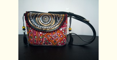 Tunes From the Duens ⌘ Leather Handbag With Kutchi Embroidery ⌘ 17