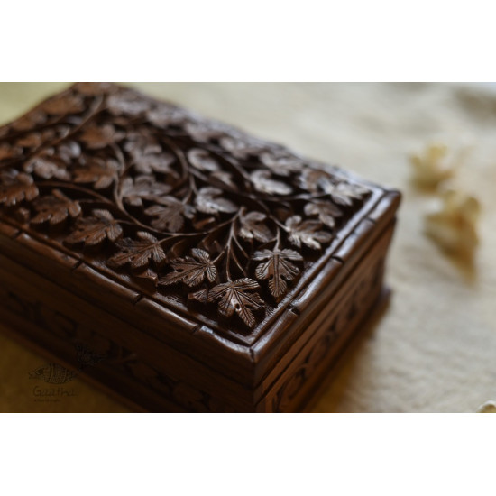 Poshmaal ~ Walnut wood carving box