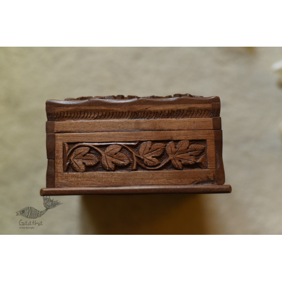 Poshmaal ~ Walnut wood carving box