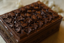 Poshmaal ~ Walnut wood carving box