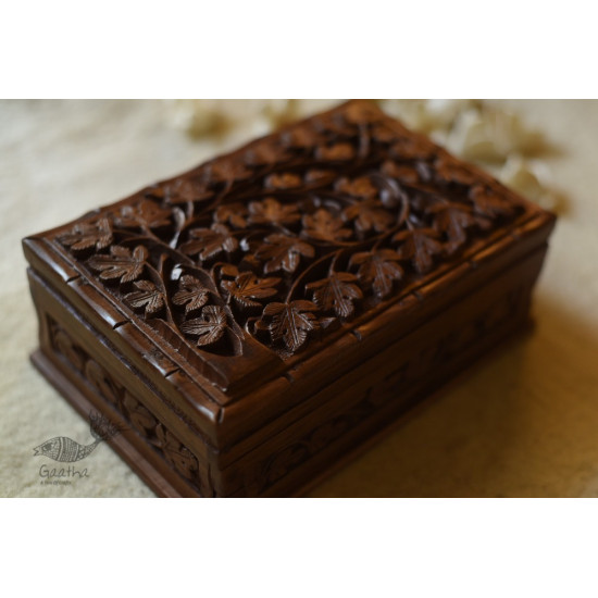 Poshmaal ~ Walnut wood carving box