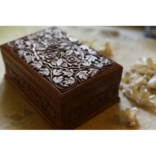 Dach kul ~ Walnut wood box