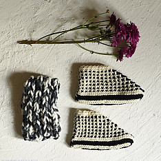 Igloo ~ Hand Knitted - Woolen Socks With Hair Band - Off White