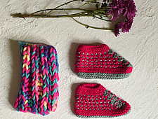 Igloo ~ Hand Knitted - Woolen Socks With Hair Band - Pink