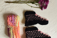 Igloo ~ Himalayan Woolen Socks With Hair Band - Light Pink