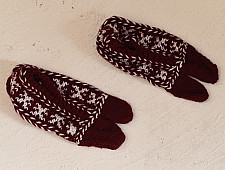 Igloo ~ Himalayan Woolen Socks With Hair Band - Maroon