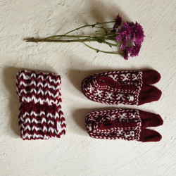 Igloo ~ Himalayan Woolen Socks With Hair Band - Maroon