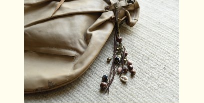 The Blue Lotus | Stylist Leather Hand Bag - Cream Color