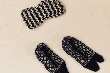 Igloo ~ Himalayan Woolen Socks With Hair Band - Black & White