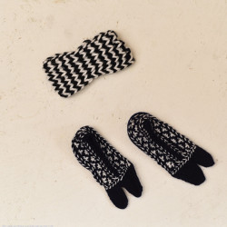 Igloo ~ Himalayan Woolen Socks With Hair Band - Black & White