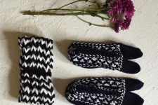 Igloo ~ Himalayan Woolen Socks With Hair Band - Black & White