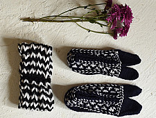 Igloo ~ Himalayan Woolen Socks With Hair Band - Black & White