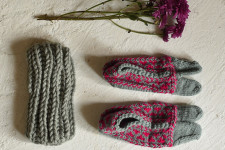 Igloo ~ Hand Knitted - Himalayan Woolen Socks With Hair Band