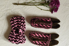 Igloo ~ Himalayan Woolen Socks With Hair Band - Pink & Brown