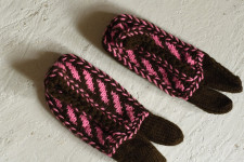 Igloo ~ Himalayan Woolen Socks With Hair Band - Pink & Brown