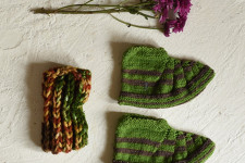 Igloo ~ Himalayan Woolen Socks With Hair Band - Green