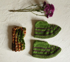 Igloo ~ Himalayan Woolen Socks With Hair Band - Green