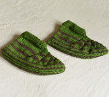 Igloo ~ Himalayan Woolen Socks With Hair Band - Green