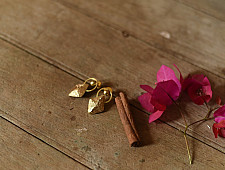 Prabha . प्रभा ❄ Brass Dhokra Stud Earring