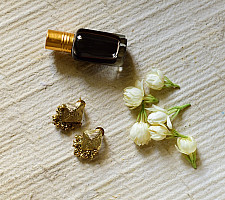 Prabha . प्रभा | Dhokra Brass Earring : 23