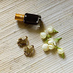 Prabha . प्रभा | Dhokra Brass Earring : 23