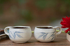 Nakshikathaa ✠ White and Blue Cups (Round base) - Set of 2