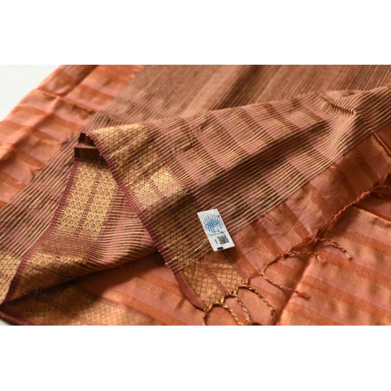 buy Handwoven Maheshwari silk sareeHandwoven Maheshwari Silk Saree With Zari Border - Rose Gold Color