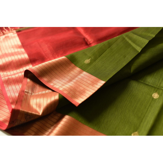 buy Handwoven Maheshwari Saree - Mehandi Green with Red Pallu